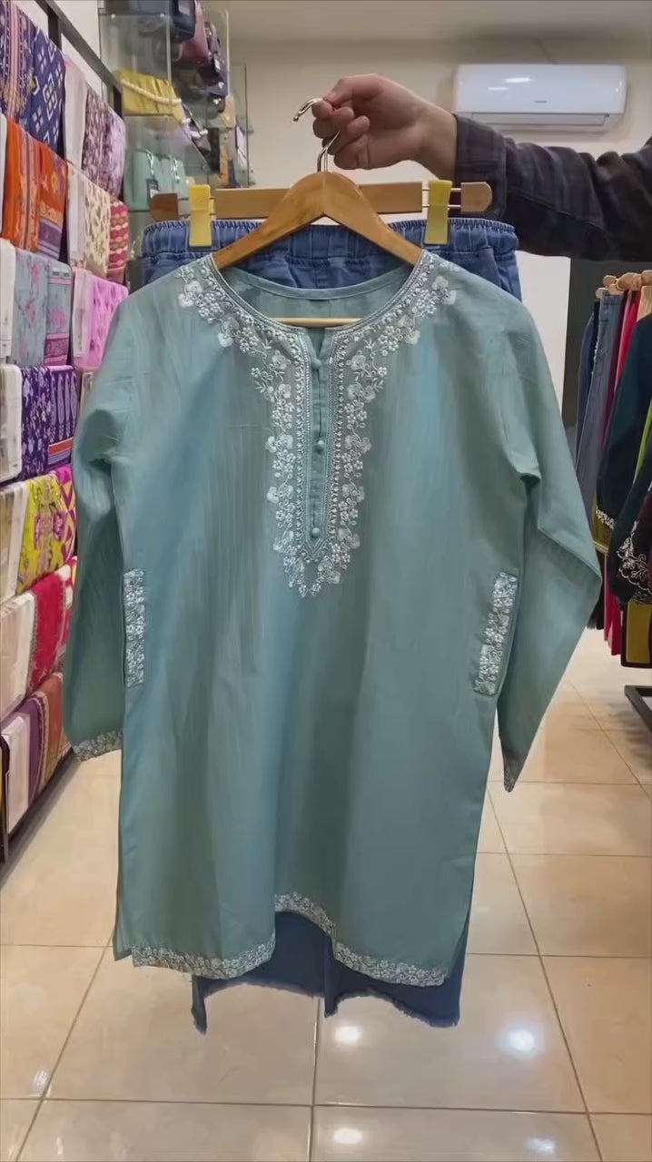 2 Pcs (Embroidery)